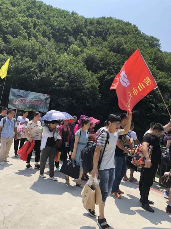 天乙門窗有限公司組織全體員工開展了每年一度的“清涼夏日游”團(tuán)建活動(dòng)(圖2)